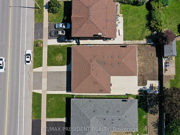 3rd image of 233 Rutherford Rd N