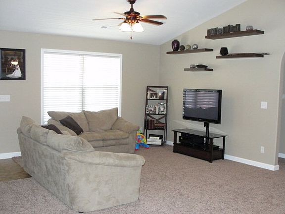 3rd image of 3906 Paige Dr