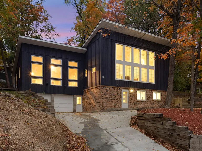 4442 Dorchester Rd — Photo 3