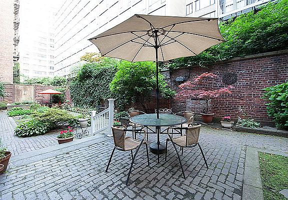 5th image of 322 E 70th St #107