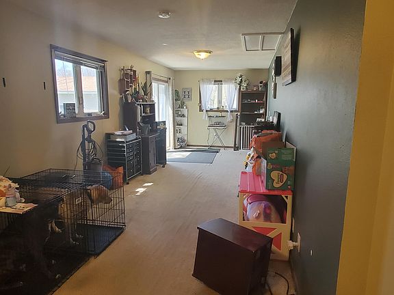 3rd image of 208 Oak Ave E