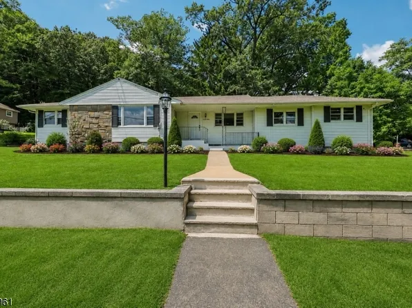 33 Lotz Ave, North Haledon Boro, NJ 07508