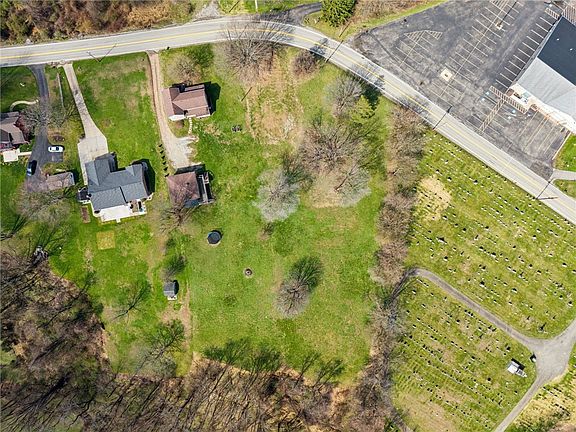 3rd image of 1640 Ridge Rd
