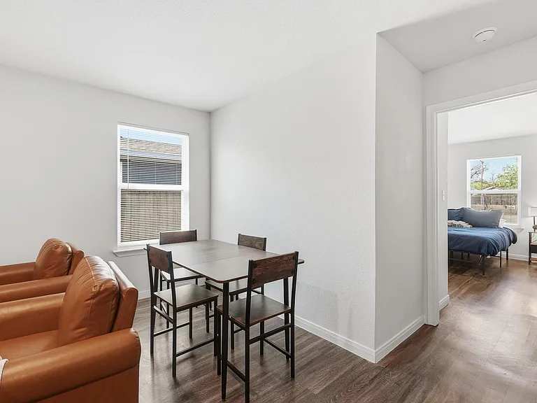 1327 Beech St — Photo 5