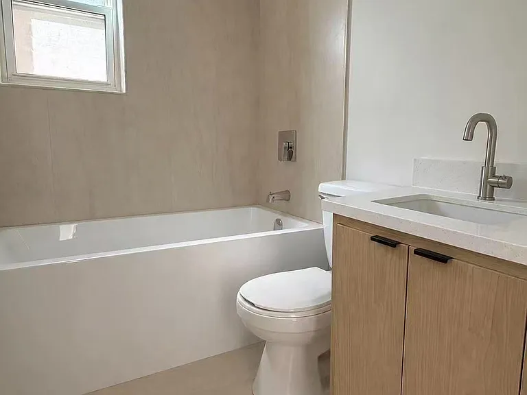 882 Broadview Ave #1 — Photo 4