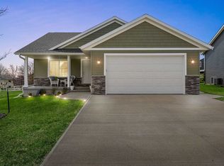 429 Galileo Dr, Riverside, IA 52327