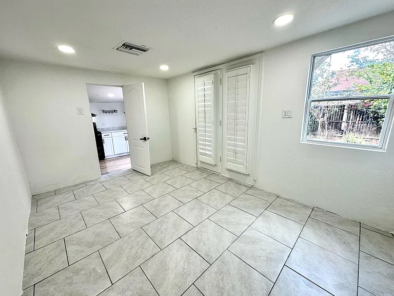 6722 N 54th Dr #2 — Photo 5