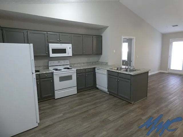 1114 Melvin Dr — Photo 5