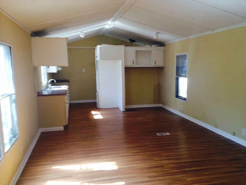 2nd image of 424 Dreamland Dr