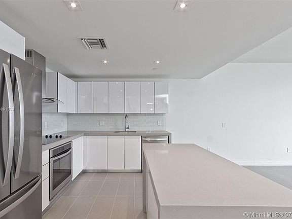 3rd image of 1630 NE 1st St #2618