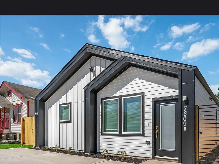 7809 Queen St — Photo 1