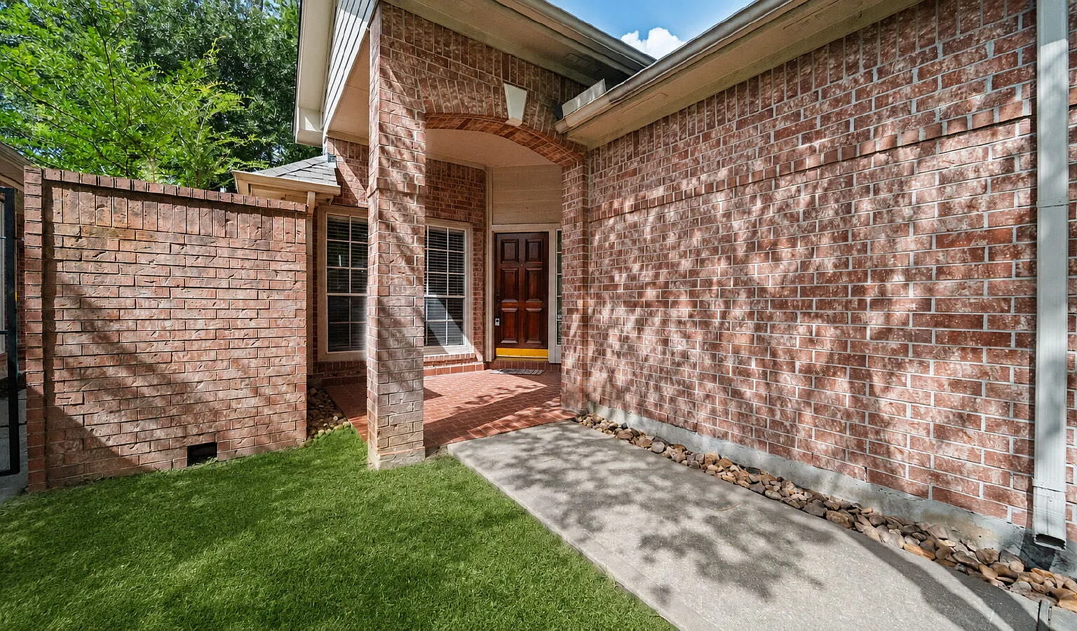 3 bed, 2.0 bath, 1978 sqft, $2,795 — Photo 3