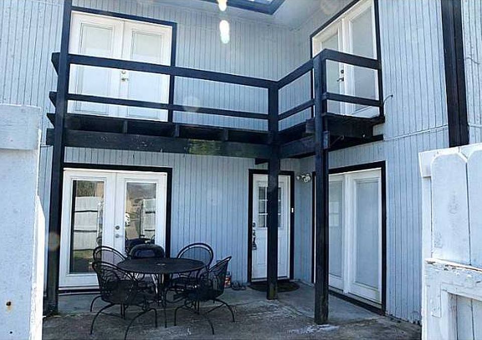 1st image of 1855 Fox Run Dr APT 3