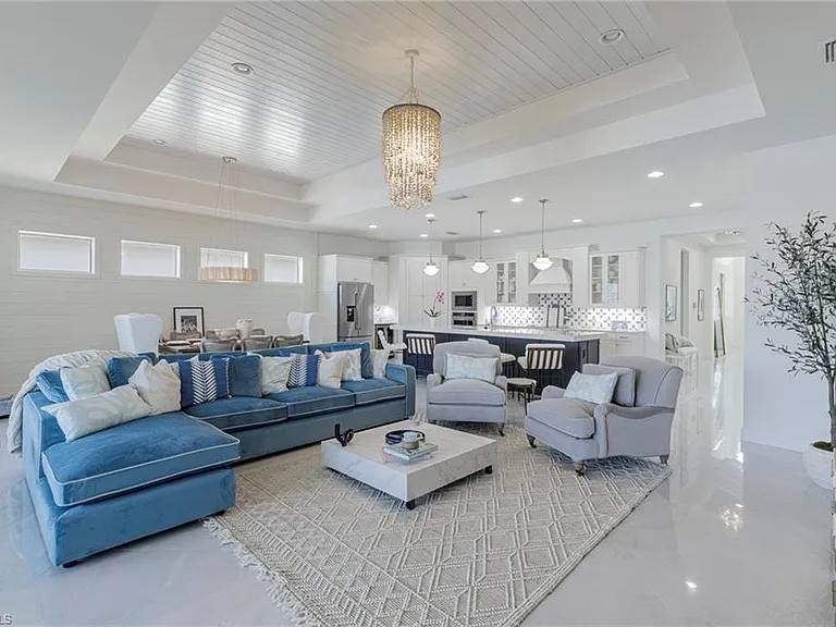 8963 Gustavia Ct — Photo 16