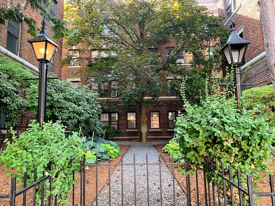 1st image of 4 Chiswick Rd APT 26