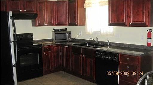 3rd image of 909 Beatrice Dr