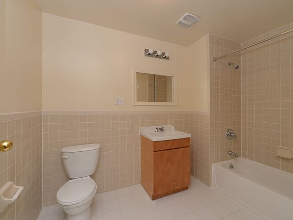 3rd image of 36 Hilton Ave APT 311