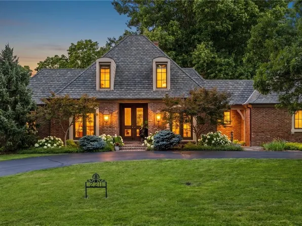 2211 W 69th Ter, Mission Hills, KS 66208