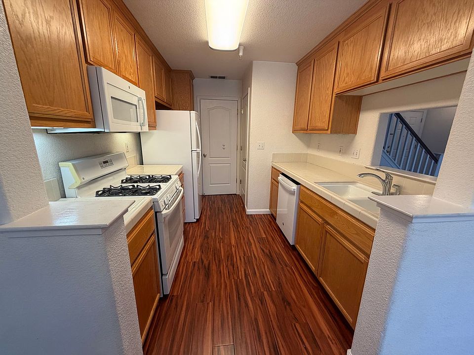 1st image of 141 Altamont Ct