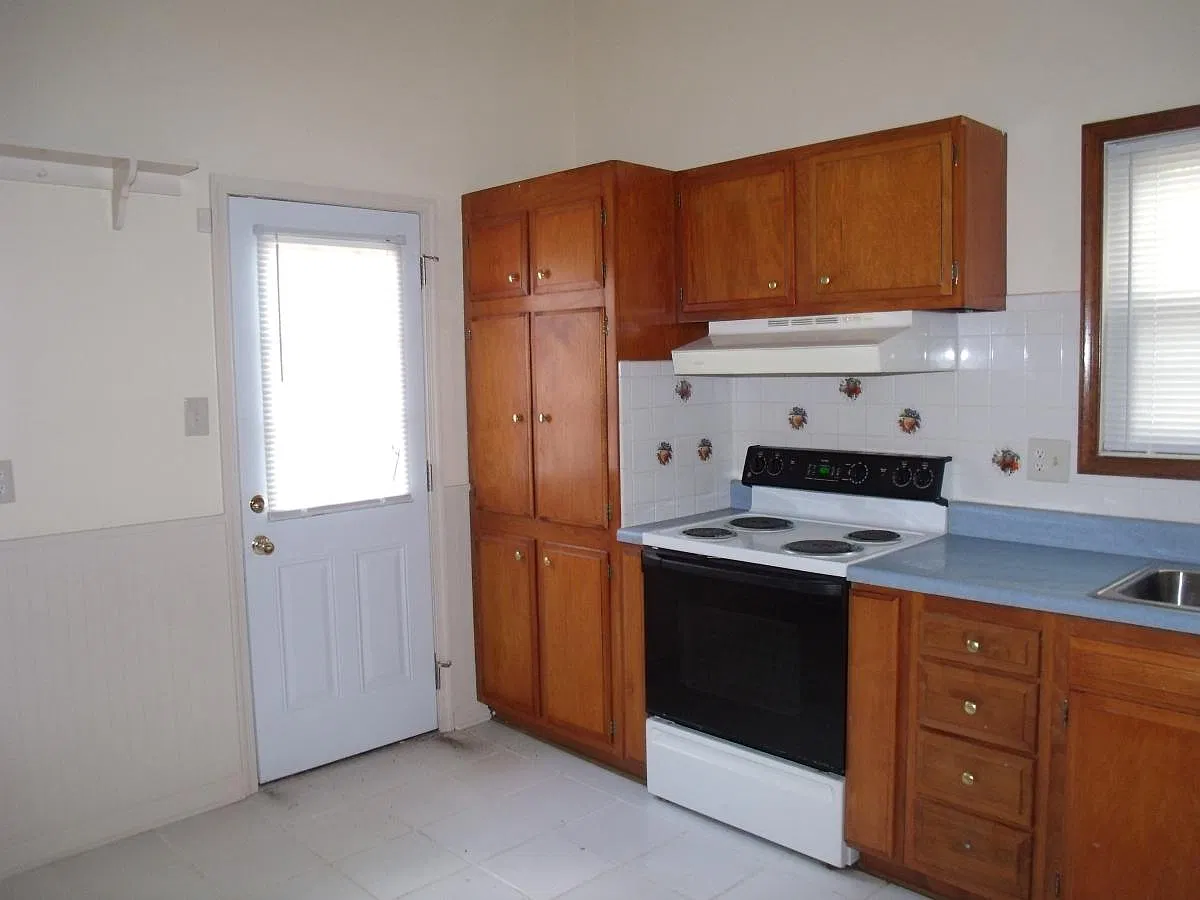 4 bed, 1828 sqft, $2,300 — Photo 2