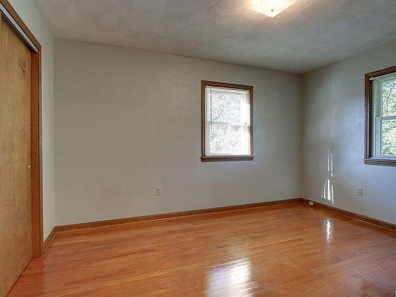 5th image of 430 Poinsettia Dr