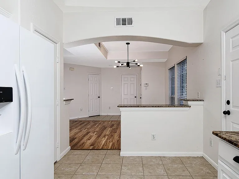 35 S Avonlea Cir — Photo 11
