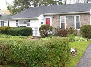 4260 Clarissa Rd, Bethpage, NY 11714