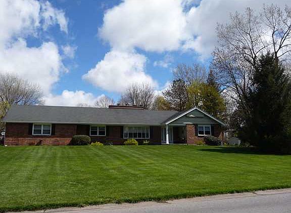 3rd image of 19 Brentwood Dr