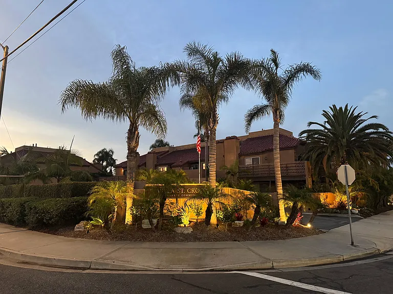 325 Coral Reef Dr — Photo 3
