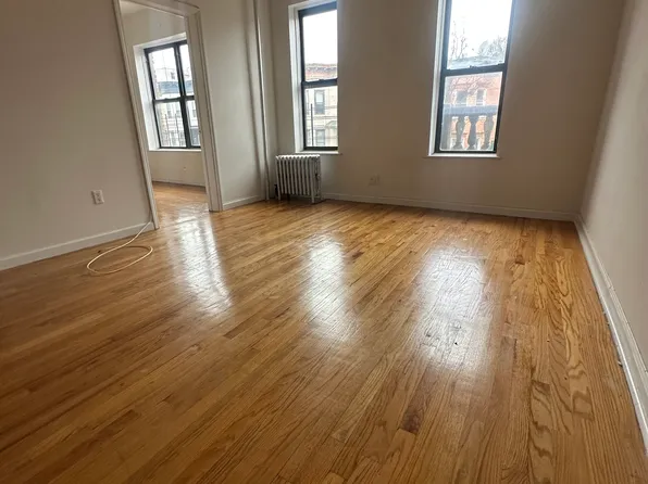 1746 Union Street image 1 of 5