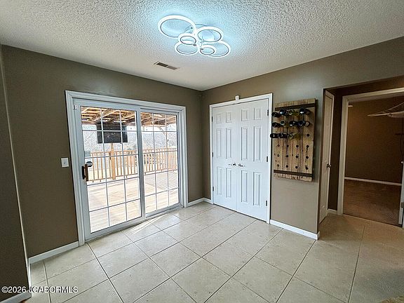 4th image of 5882 Shelly Dr