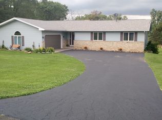 N6900 Raymond Rd, Pardeeville, WI 53954