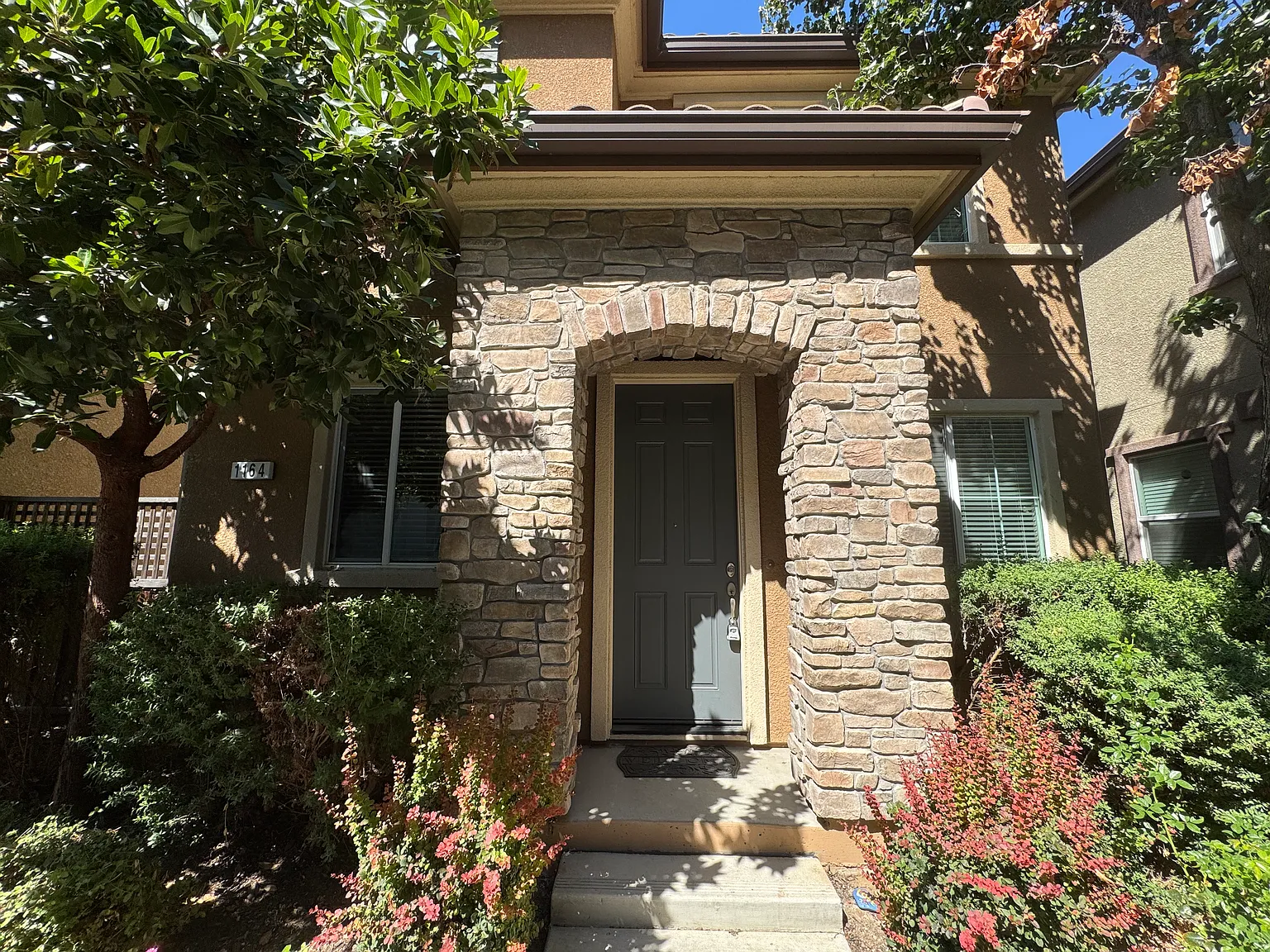 3 bed, 2.5 bath, 1561 sqft, $3,800 — Photo 1