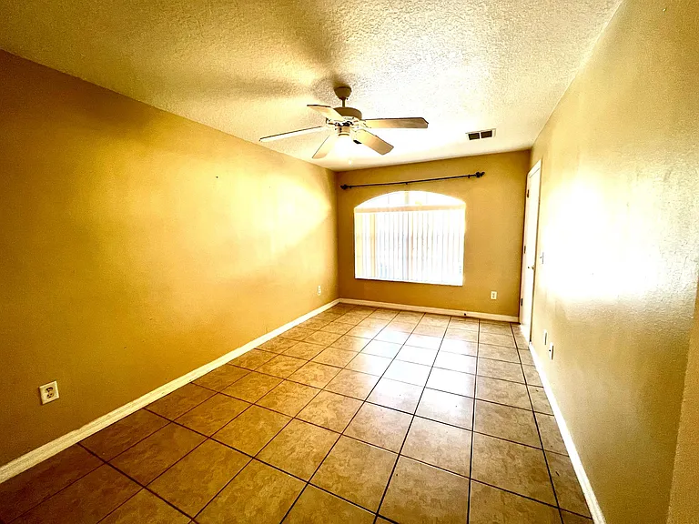 702 Washington Palm Loop #B — Photo 8
