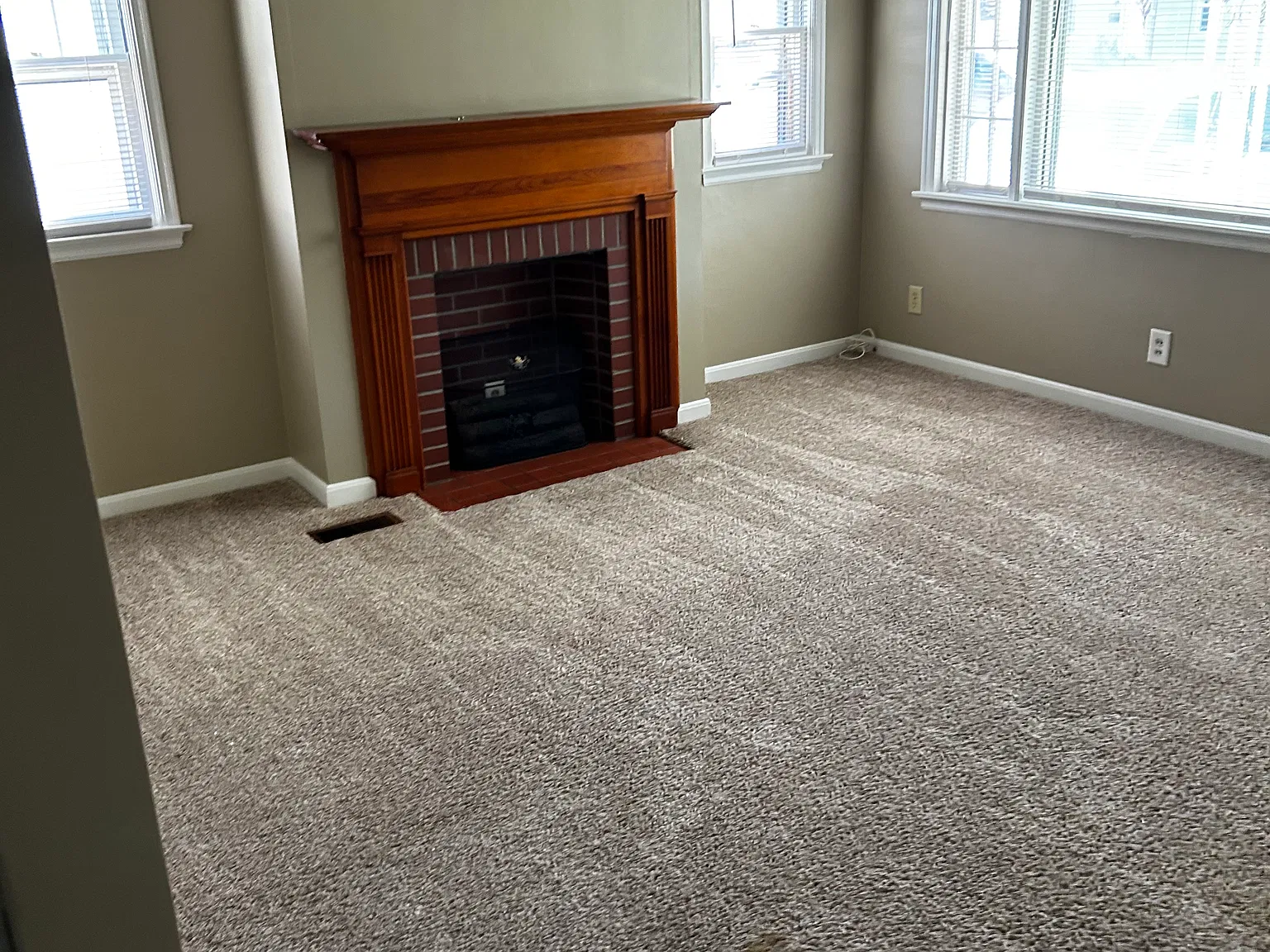 645 E 6th Ave — Photo 2