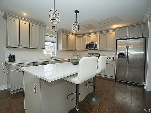 2nd image of 5871 Lakecrest Dr