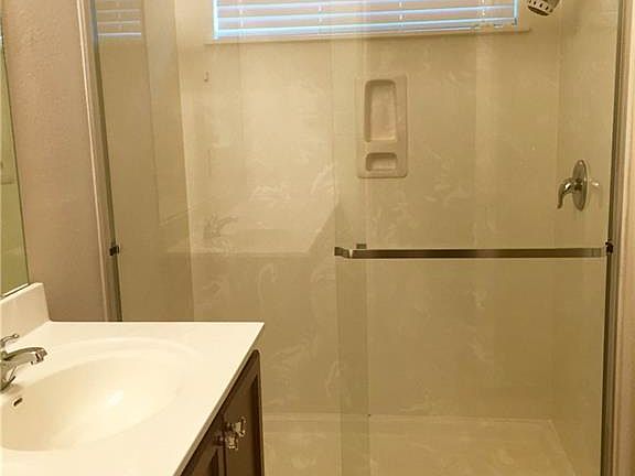 3rd image of 905 Alamo Plaza Dr