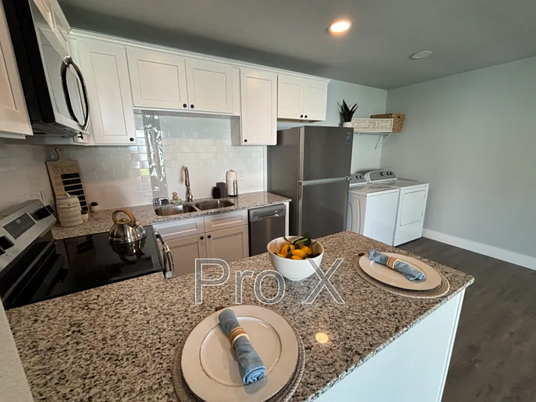 608 W Allen Ave #A — Photo 9