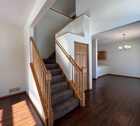 3rd image of 665 Kingfisher Ln