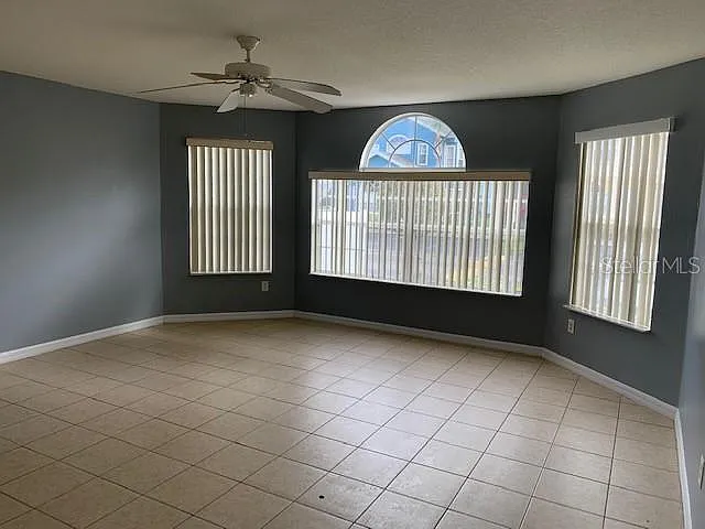 3 bed, 2.0 bath, 1381 sqft, $1,600 — Photo 3