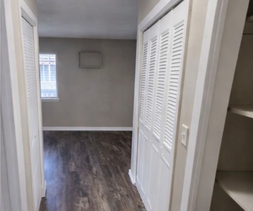 2nd image of 4157 Hamilton St #8W