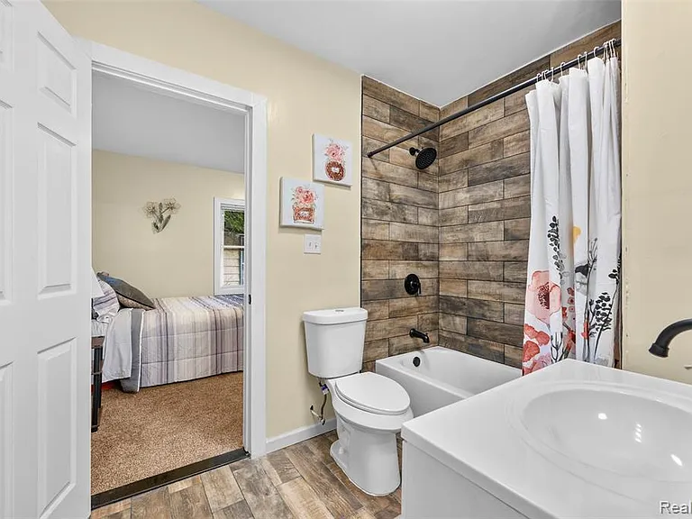 3196 Helen St — Photo 22
