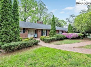 908 Kenleigh Cir, Winston Salem, NC 27106