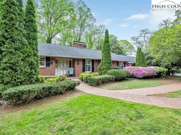 908 Kenleigh Circle, Winston Salem, NC 27106