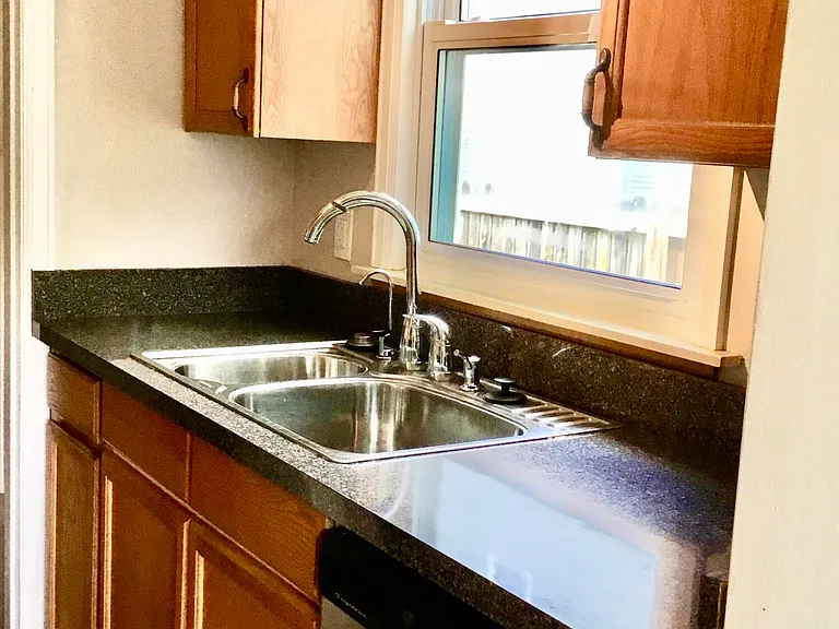 520 S Kenwood Ave — Photo 4