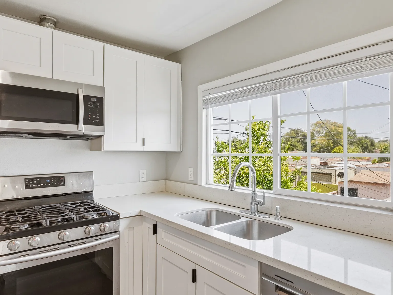 1 bed, 700 sqft, $1,900 — Photo 4
