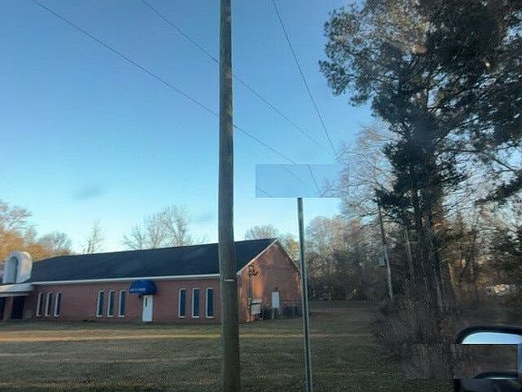 4th image of 670 Adams Rd