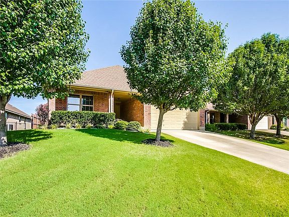 2nd image of 2928 Greenway Dr