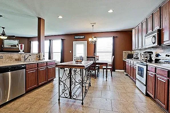 2832 Elm Fork Dr — Photo 12