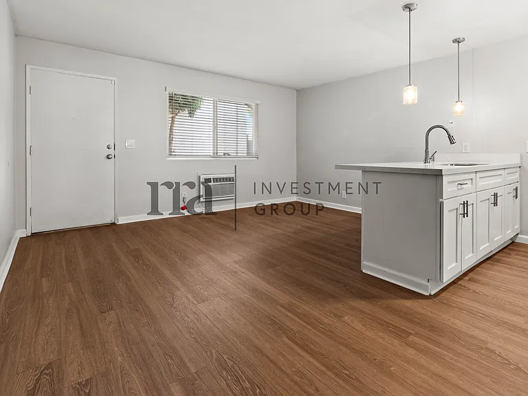 2405 Adams Ave #7 — Photo 2
